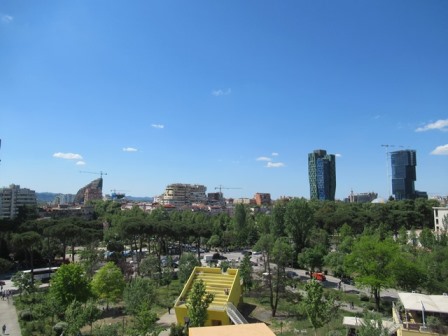 Tirana-Pyramidenblick