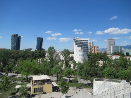 Tirana-Pyramidenblick