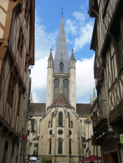 Dijon-Notre Dame von hinten